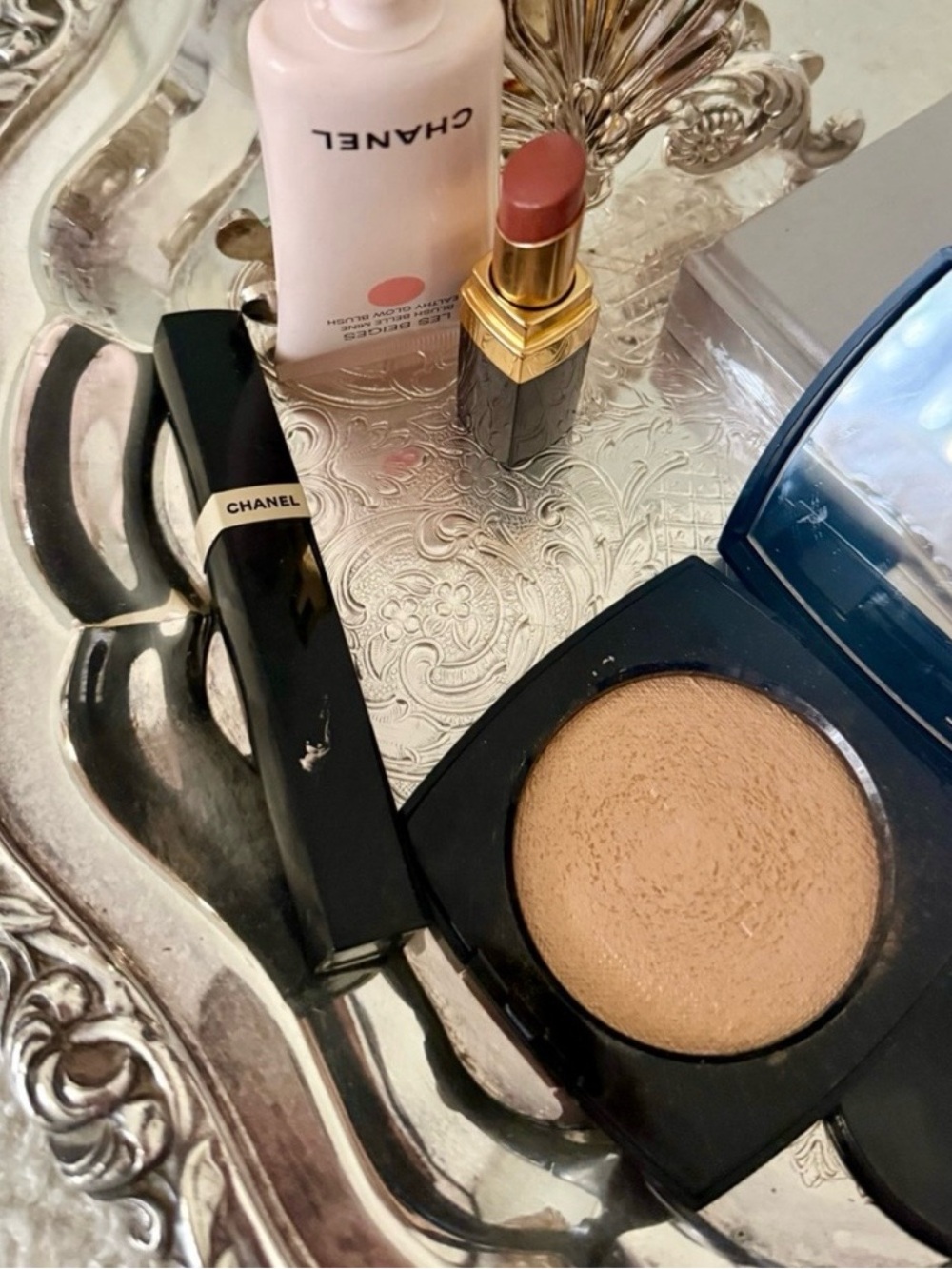 Les Beiges CHANEL healthy summer essentials set, special listing for @vicviv - Picture 6 of 6
